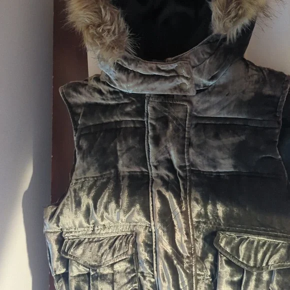 Old Navy Velour Vest with hood - Picture 8 of 8